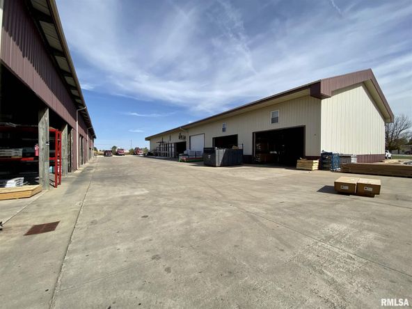 240 Bower Rd, Macomb, IL 61455